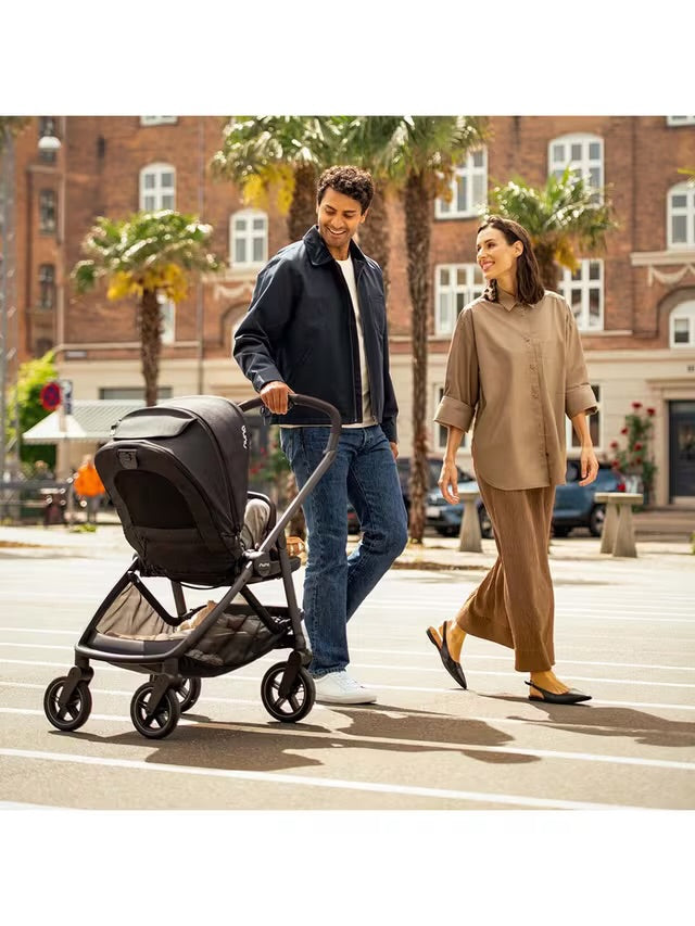 Nuna Swiv pushchair ~ Caviar ~ open box Birmingham store