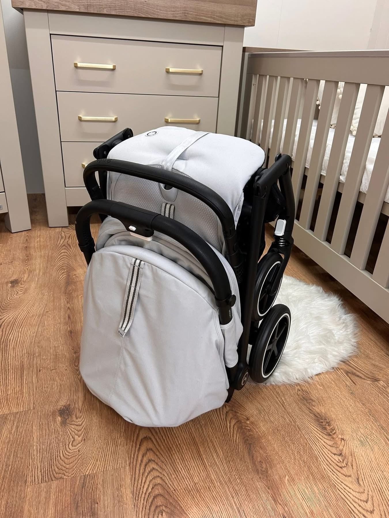 Cybex beezy- fog grey (2025) model ~ Ex display Birmingham store