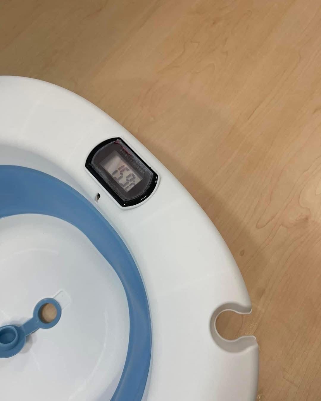 Folding Bath With Built In Thermometer Blue