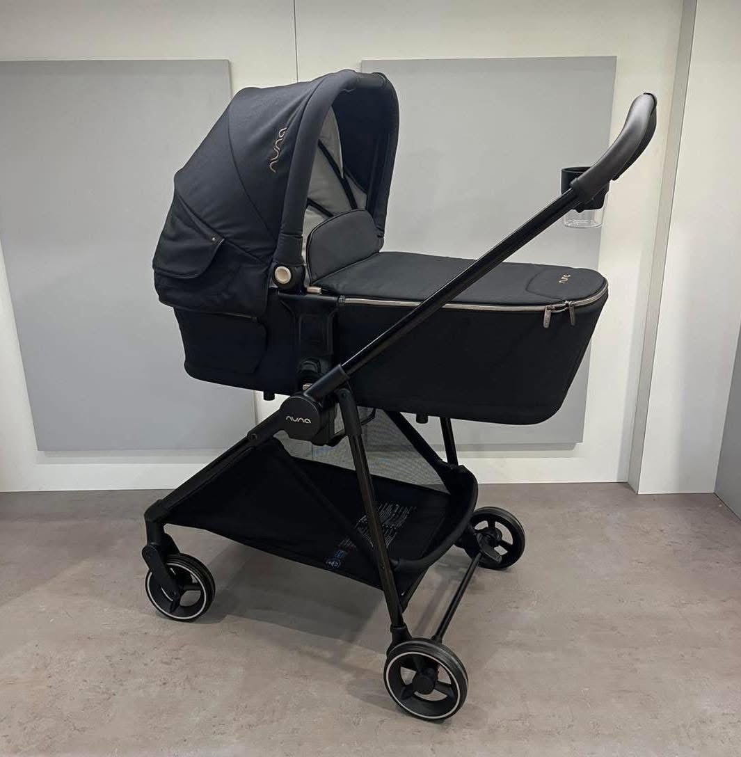 Nuna Ixxa With Carrycot , Stroller and Pipa Urbn *Ex Display
