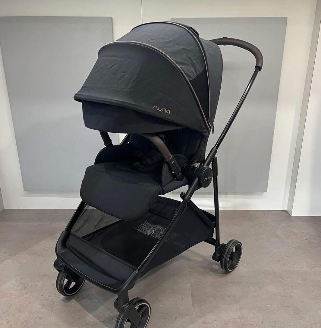 Nuna Ixxa With Carrycot , Stroller and Pipa Urbn *Ex Display