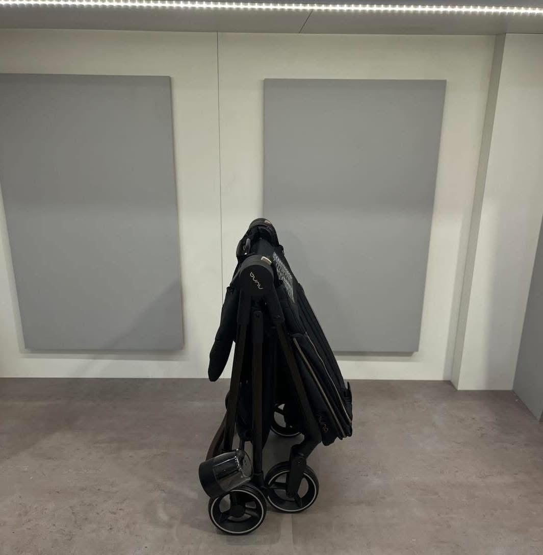 Nuna Ixxa With Carrycot , Stroller and Pipa Urbn *Ex Display