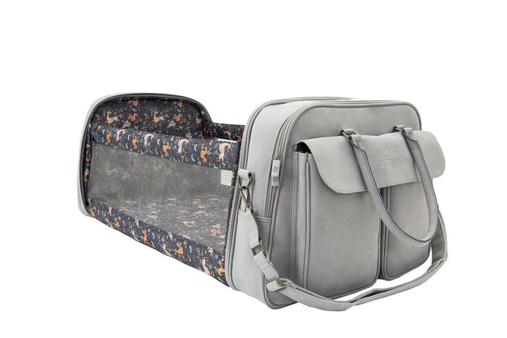 BIZZI GROWIN BABY TRAVEL CRIB CHANGING BAG - VEGAN LEATHER WHISPER GREY - POD ®