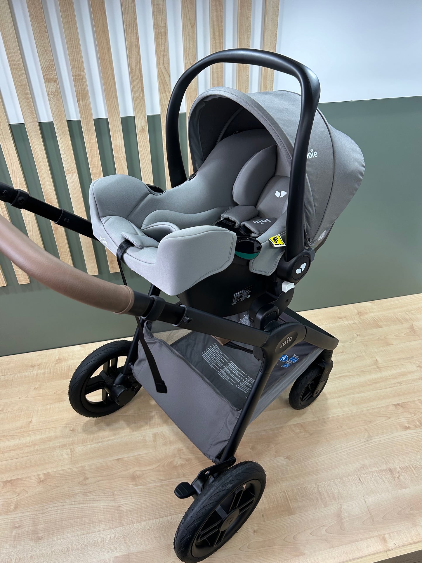 Joie Honour & isnug 2 car seat * Ex display Birmingham Store