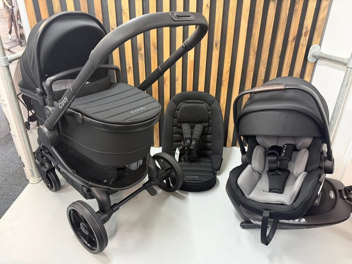 Icandy peach 7 & Nuna Arra & 360 base ~ Ex display model