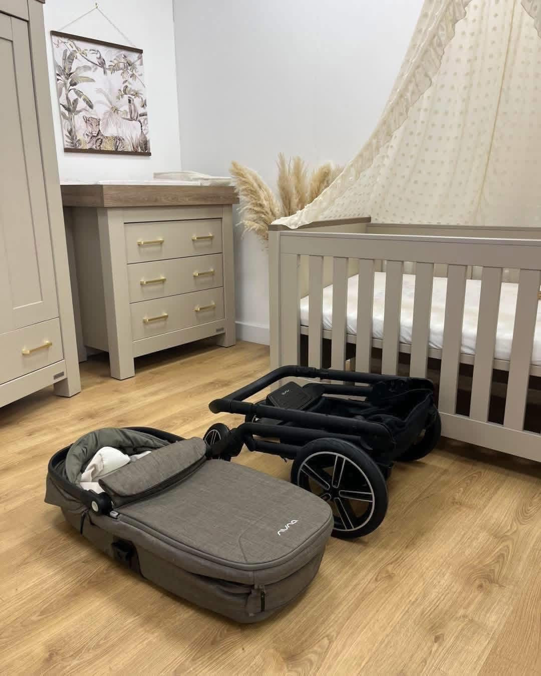 Nuna mixx next & carrycot *Pistachio ~ Ex display Evesham store