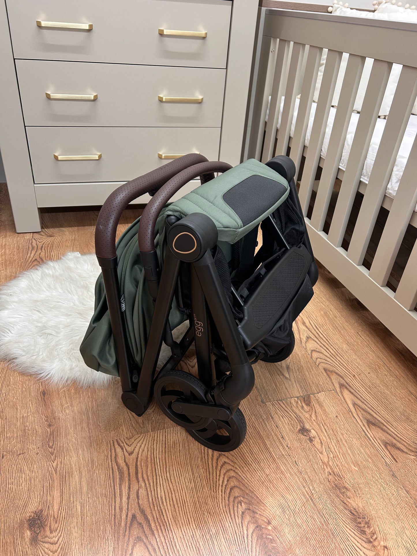 egg Sky® Stroller Green ~ ex display ~ Birmingham store