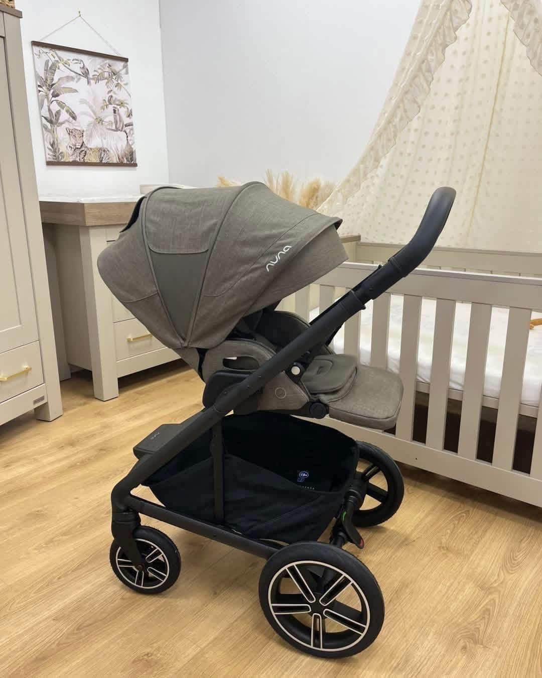 Nuna mixx next & carrycot *Pistachio ~ Ex display Evesham store