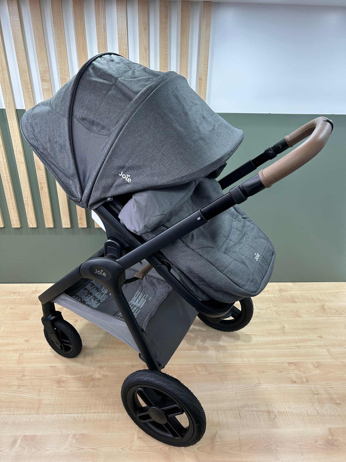 Joie Honour & isnug 2 car seat * Ex display Birmingham Store