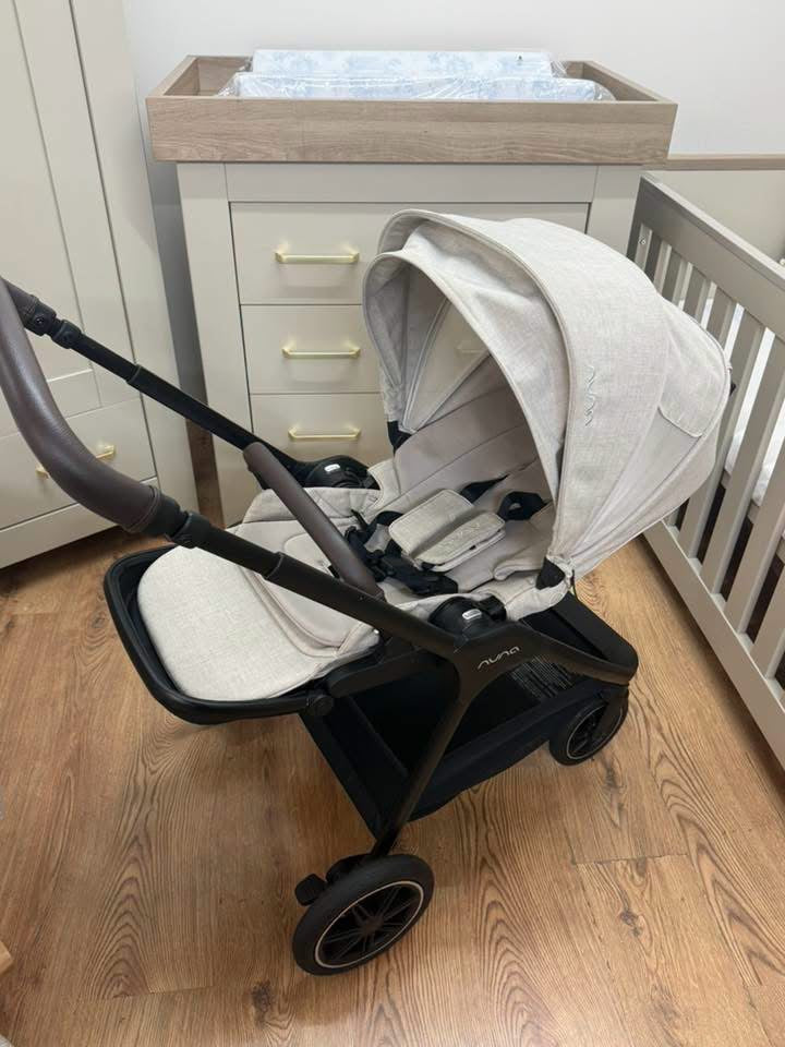 Nuna Triv Next bundle ~ Biscotti ~ ex display Birmingham store
