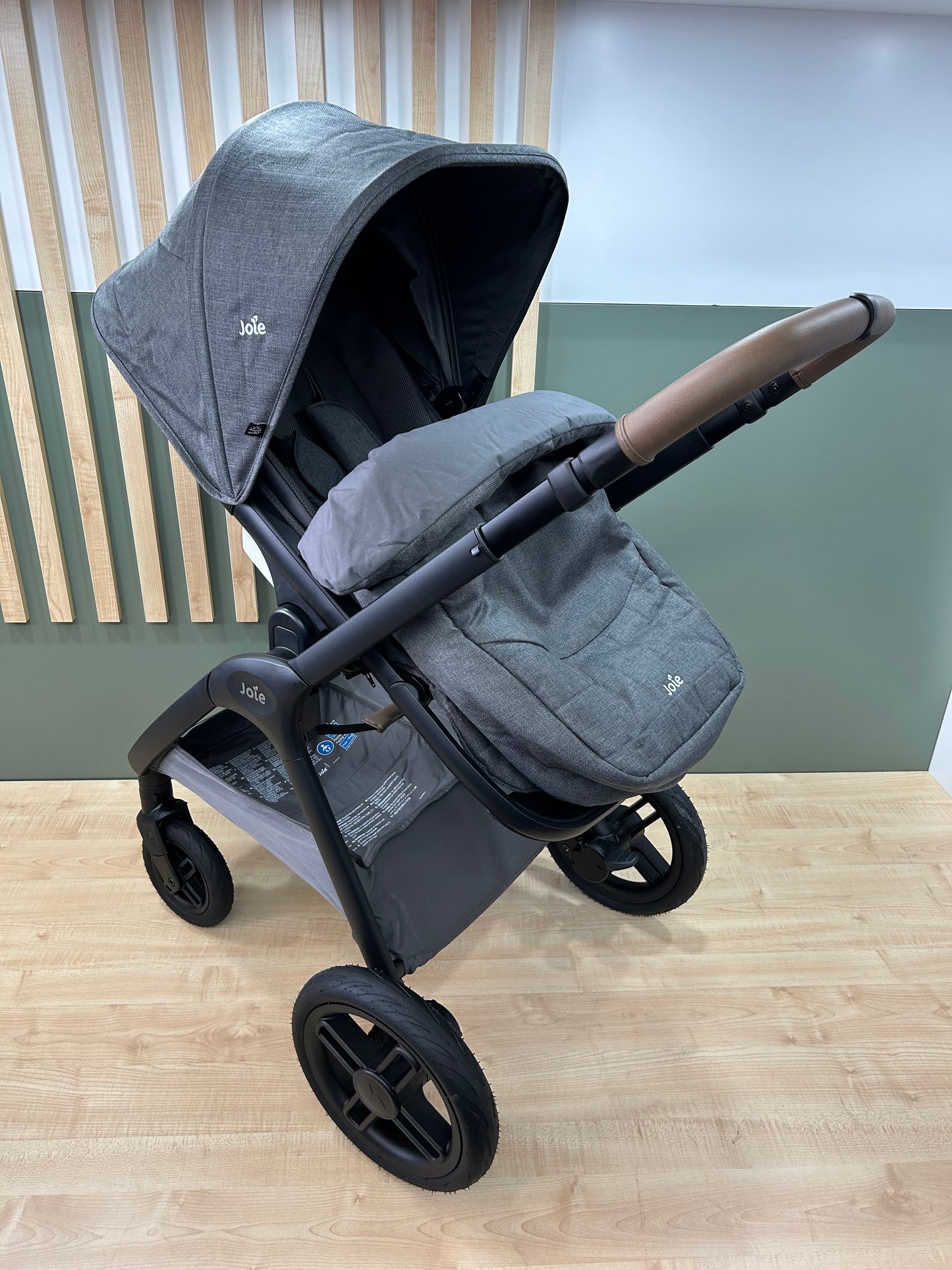 Joie Honour & isnug 2 car seat * Ex display Birmingham Store