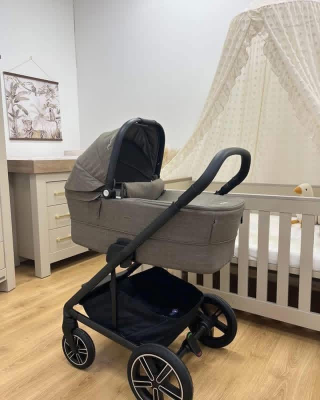 Nuna mixx next & carrycot *Pistachio ~ Ex display Evesham store