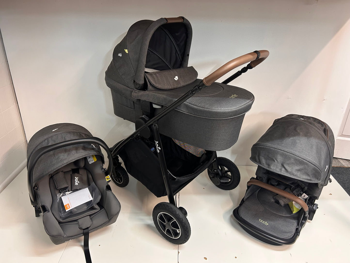 Joie Versatrax™ trioPram, infant carrier and carry cot -ex display BIRMINGHAM STORE