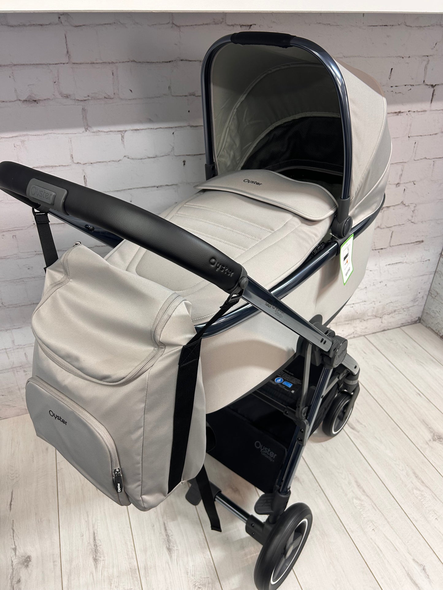 Babystyle Oyster Gravity+ 9 Piece Bundle - Stone ~ Ex display ~ Birmingham store