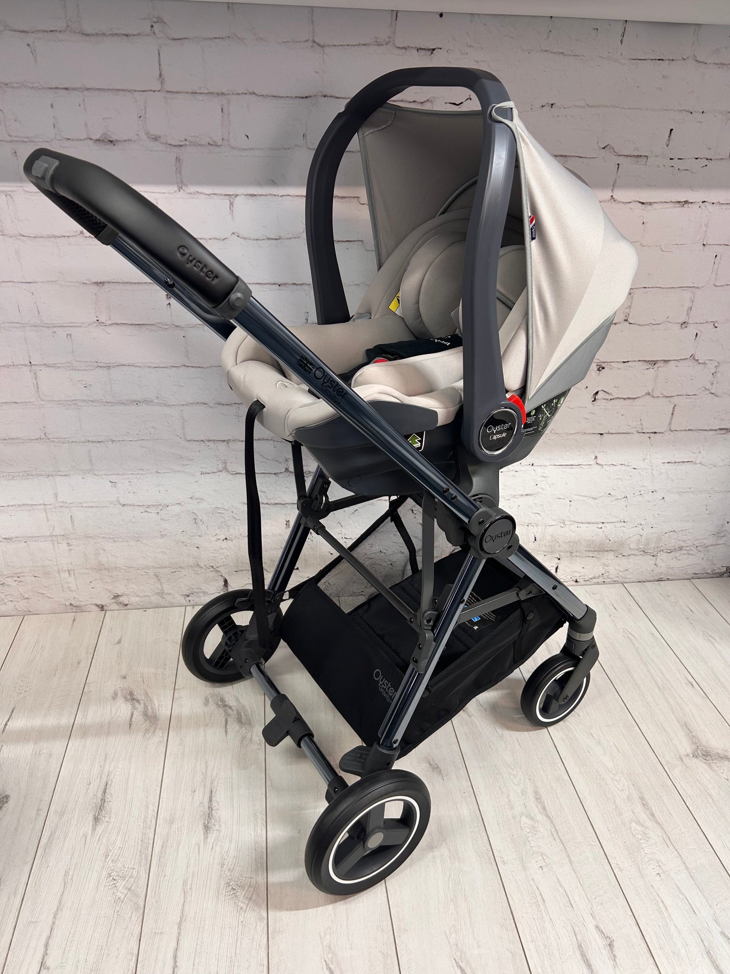 Babystyle Oyster Gravity+ 9 Piece Bundle - Stone ~ Ex display ~ Birmingham store