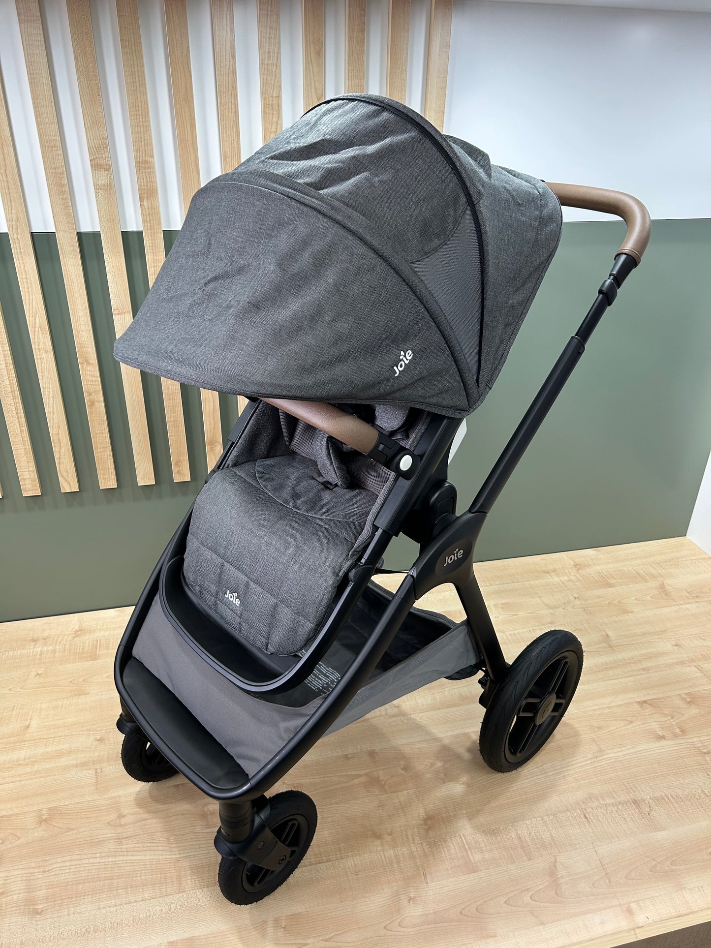 Joie Honour & isnug 2 car seat * Ex display Birmingham Store