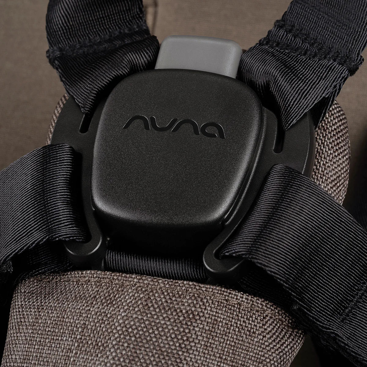 Nuna TRIV Next URBN Bundle in Chestnut