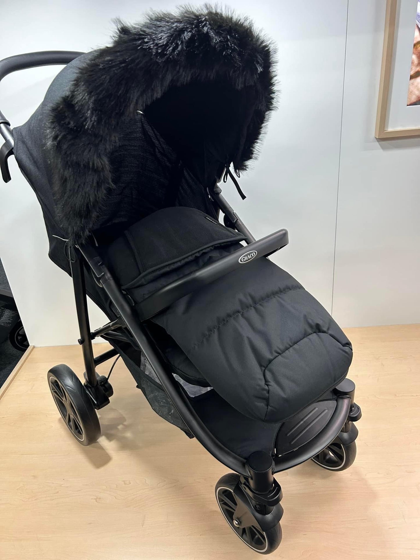 Graco eezefold pushchair bundle with footmuff and Black fur