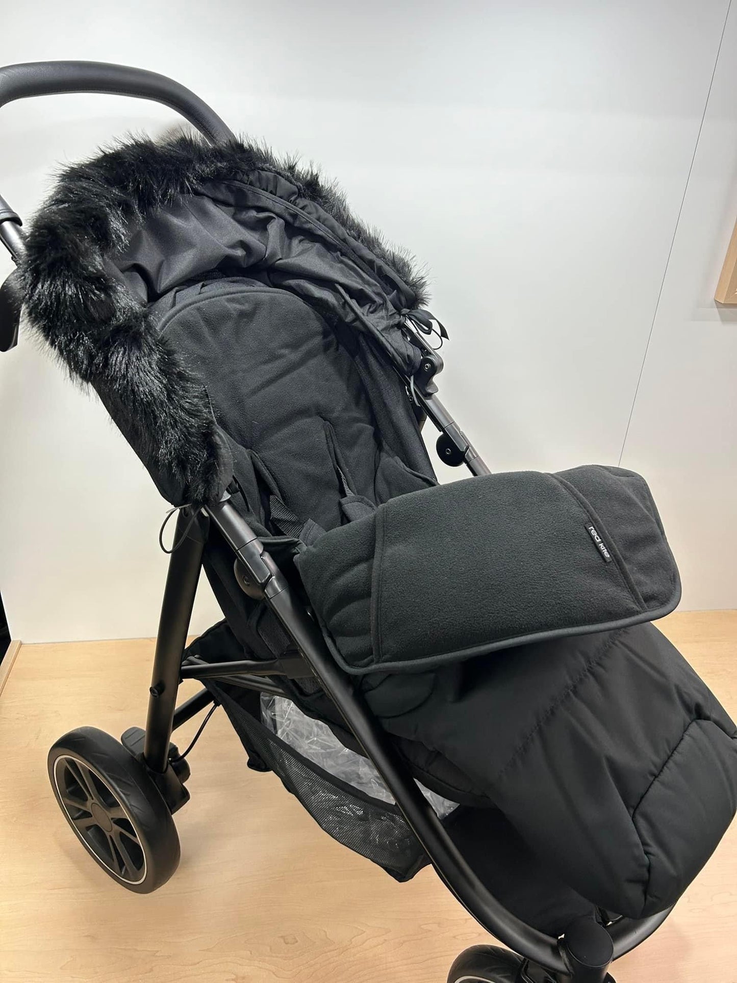 Graco eezefold pushchair bundle with footmuff and Black fur