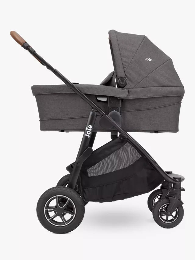 versatrax™ trio
Pram, infant carrier and carry cot