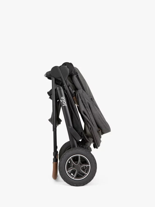 versatrax™ trio
Pram, infant carrier and carry cot