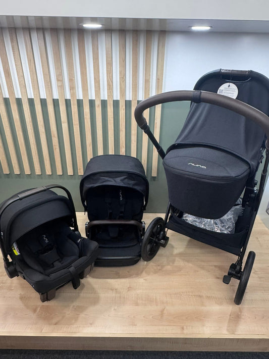 Nuna Triv LX Pipa Urbn Travel System Caviar Ex Display