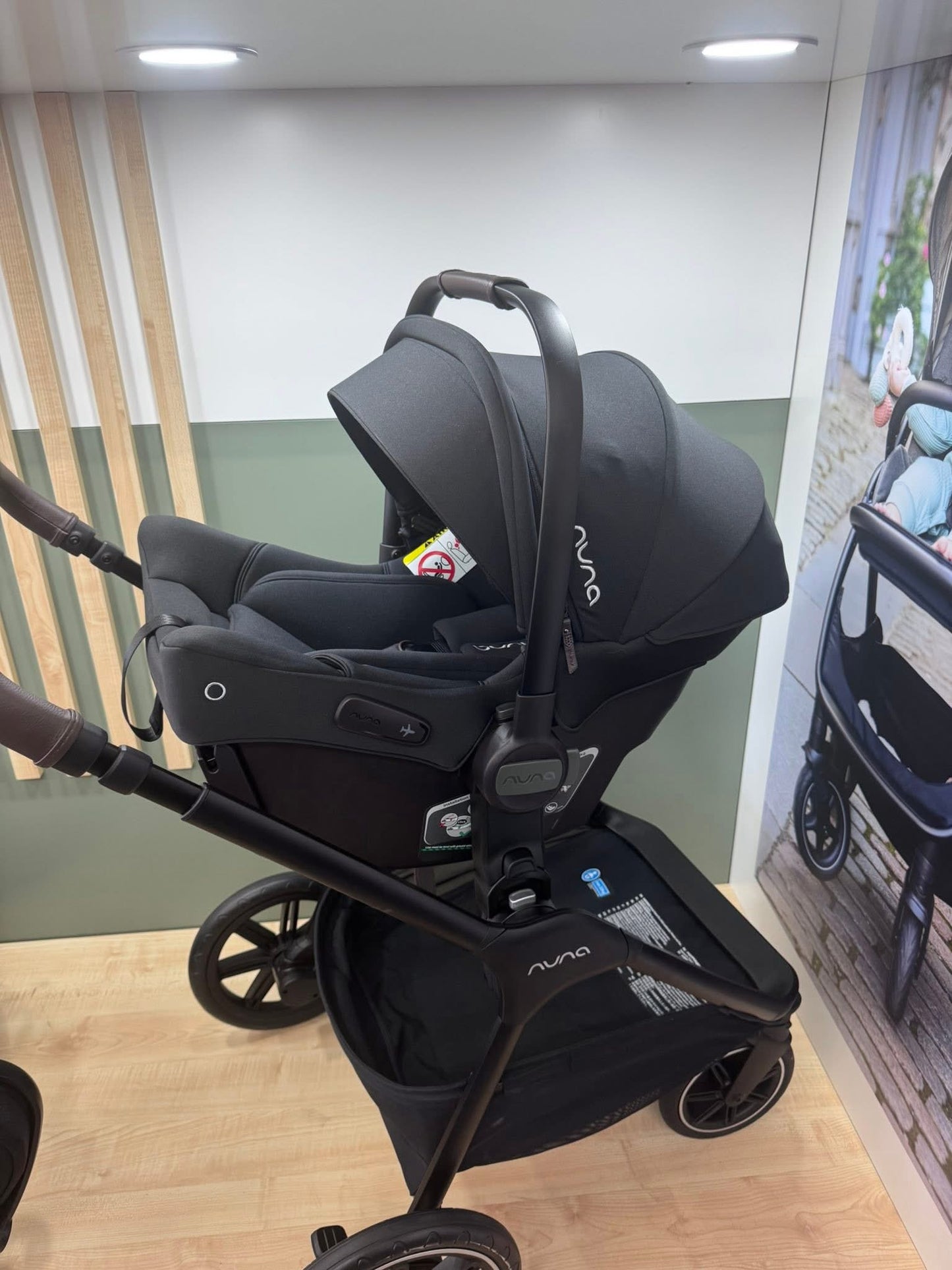 Nuna Triv LX Pipa Urbn Travel System Caviar Ex Display