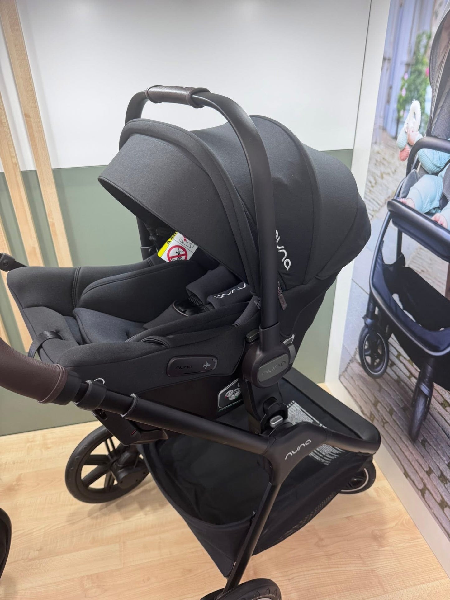 Nuna Triv LX Pipa Urbn Travel System Caviar Ex Display