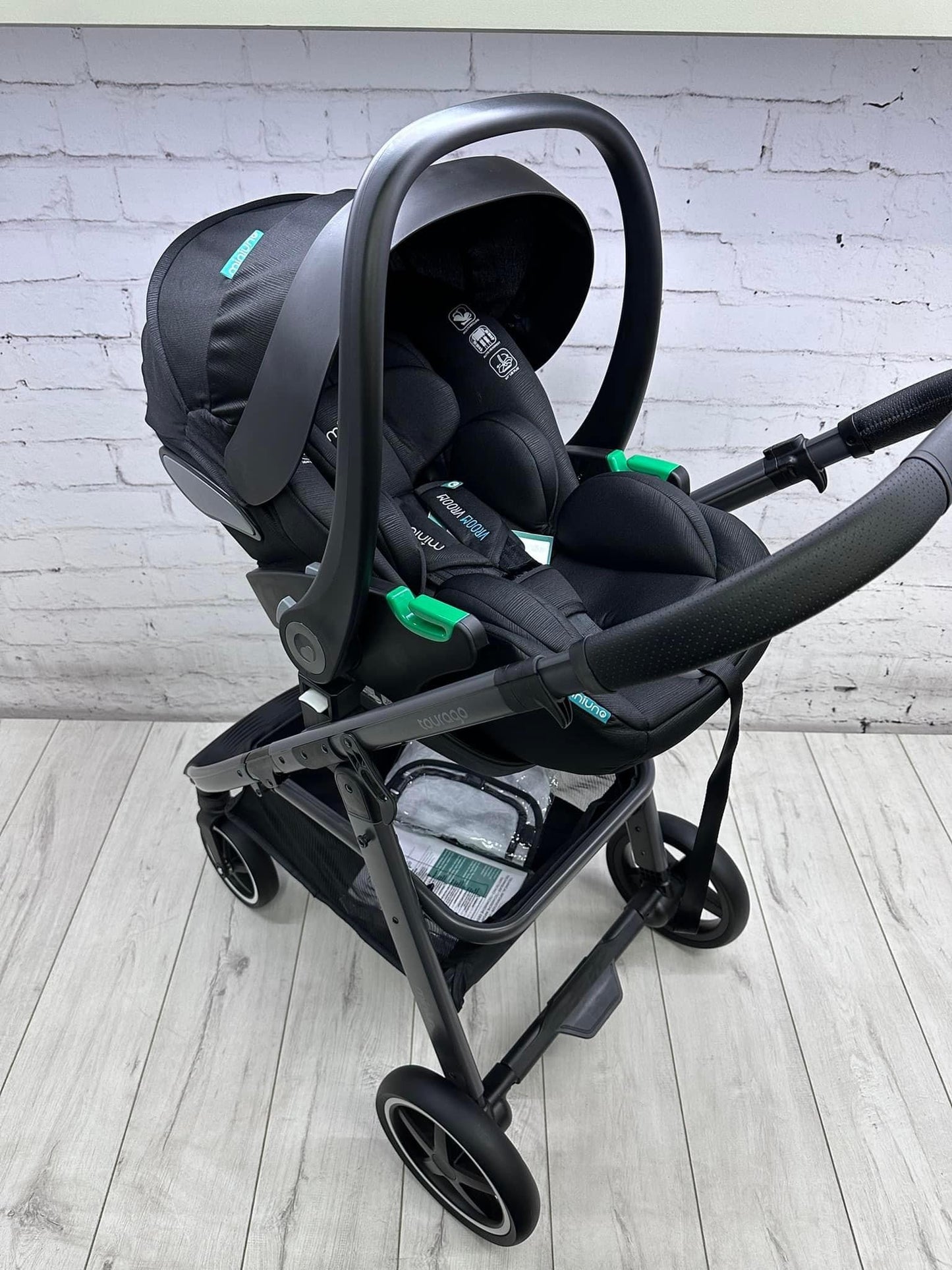 Miniuno TouraGo 2 in 1 with reclining car seat Shamrock