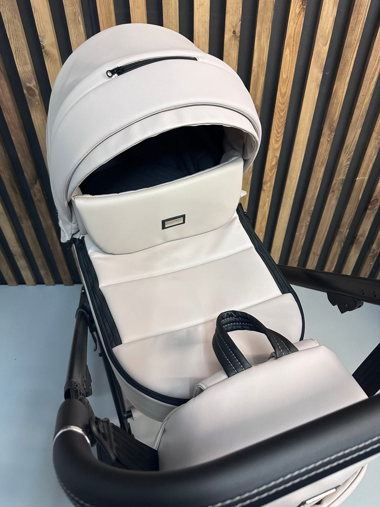 Mee-Go Milano Evo 3in1 Travel System Stone Grey Ex Display