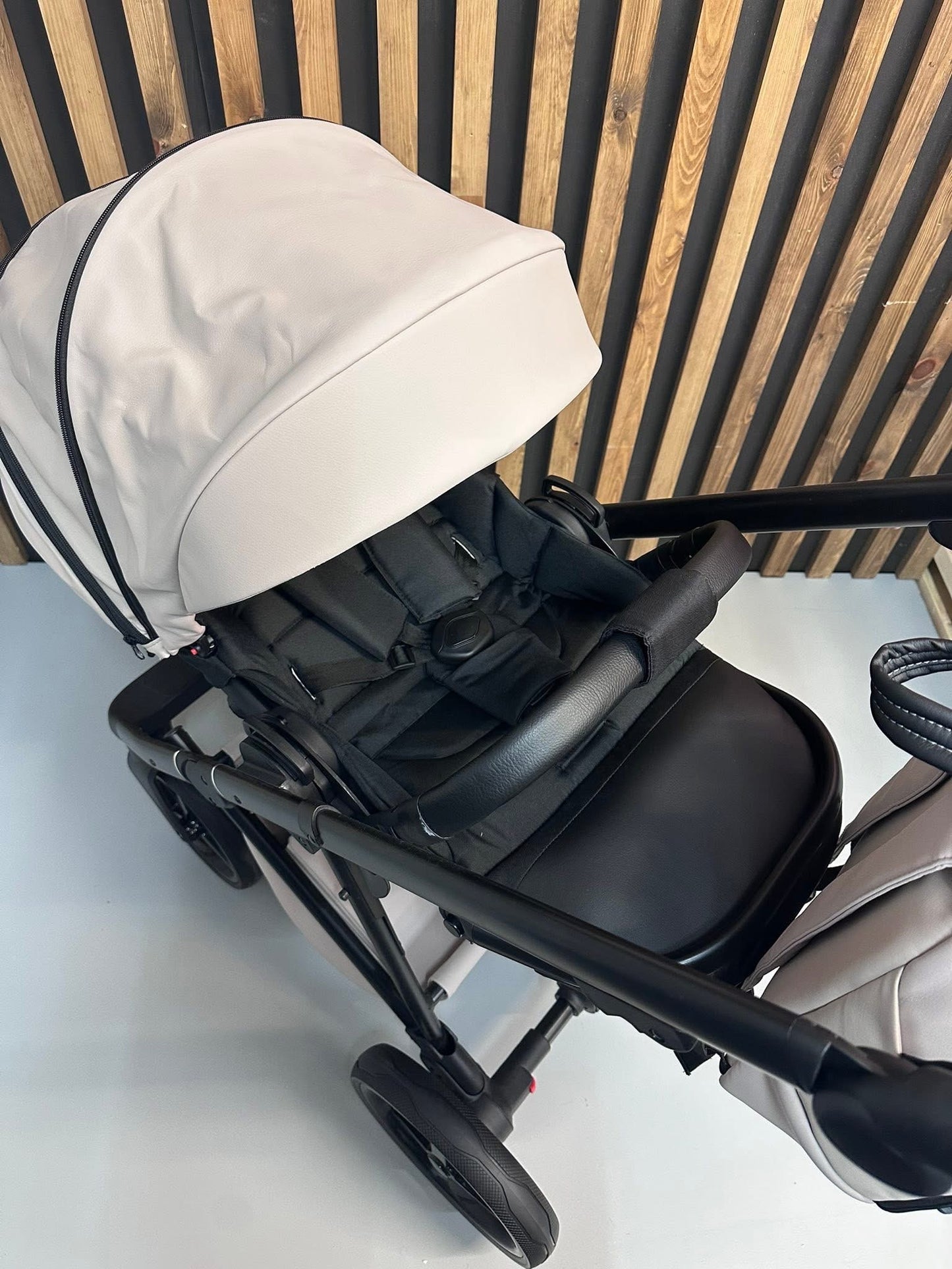 Mee-Go Milano Evo 3in1 Travel System Stone Grey Ex Display