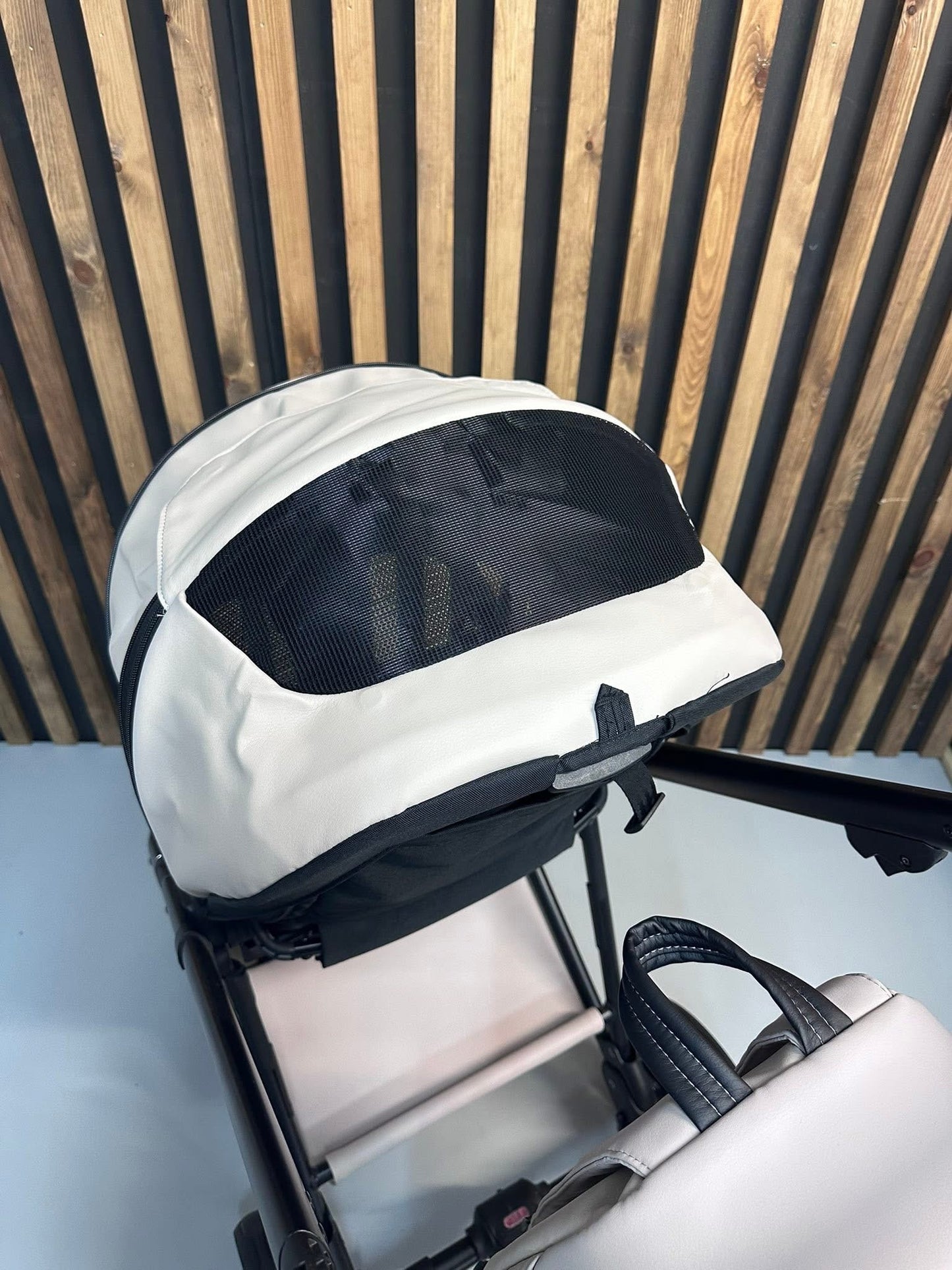 Mee-Go Milano Evo 3in1 Travel System Stone Grey Ex Display