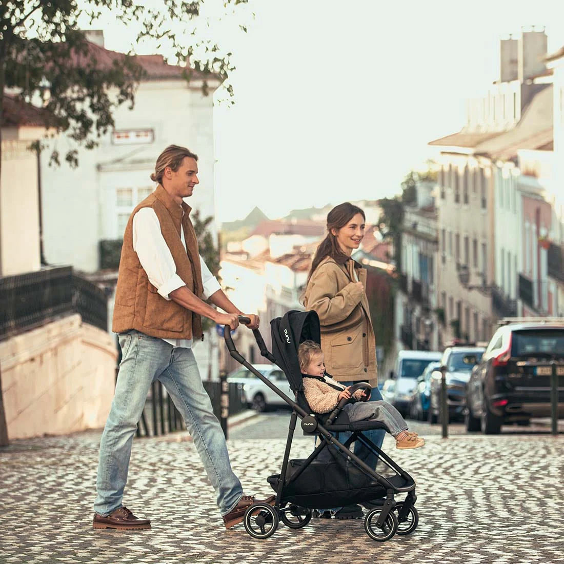 Nuna IXXA Next  - Caviar Arra Flex Caviar