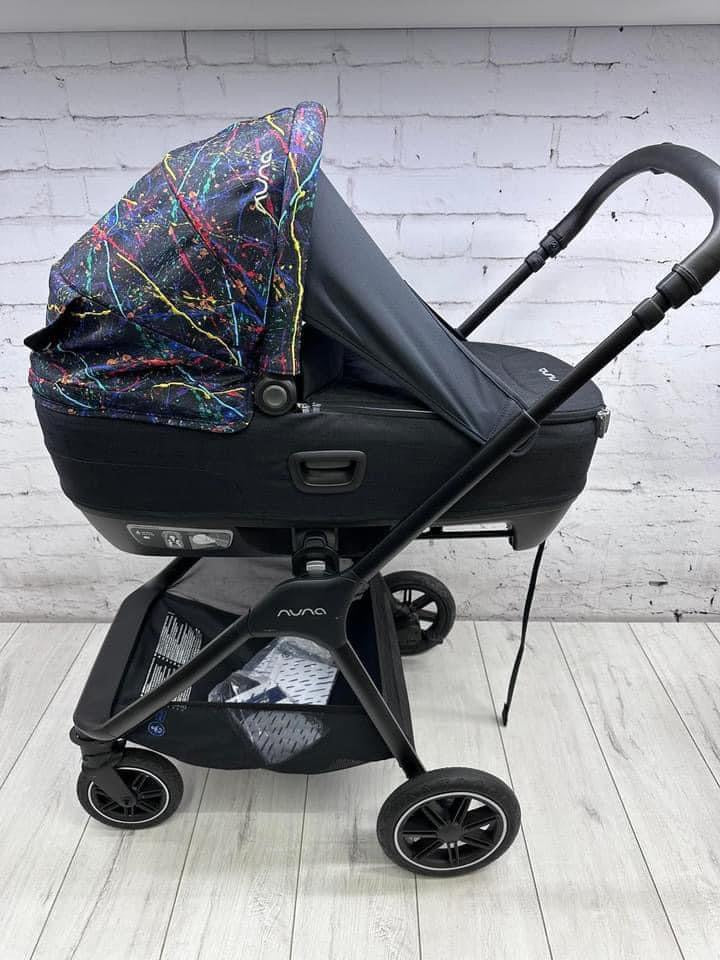 Nuna Triv Next and Cari Carrycot Rainbow Georgette Polizzi Todl and rotating base