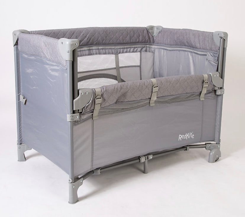 Dreamer Bedside Crib with Newborn Bassinette