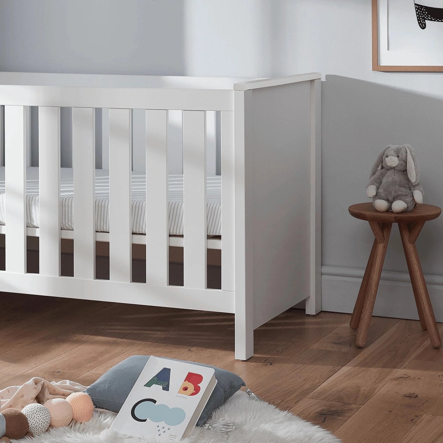 Cuddle Co Aylesbury 3 Piece Nursery Furniture Set (Cot Bed, Dresser & Wardrobe) - White