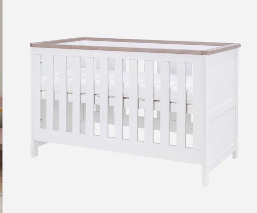 Tutti Bambini Verona Cot Bed-White / Oak