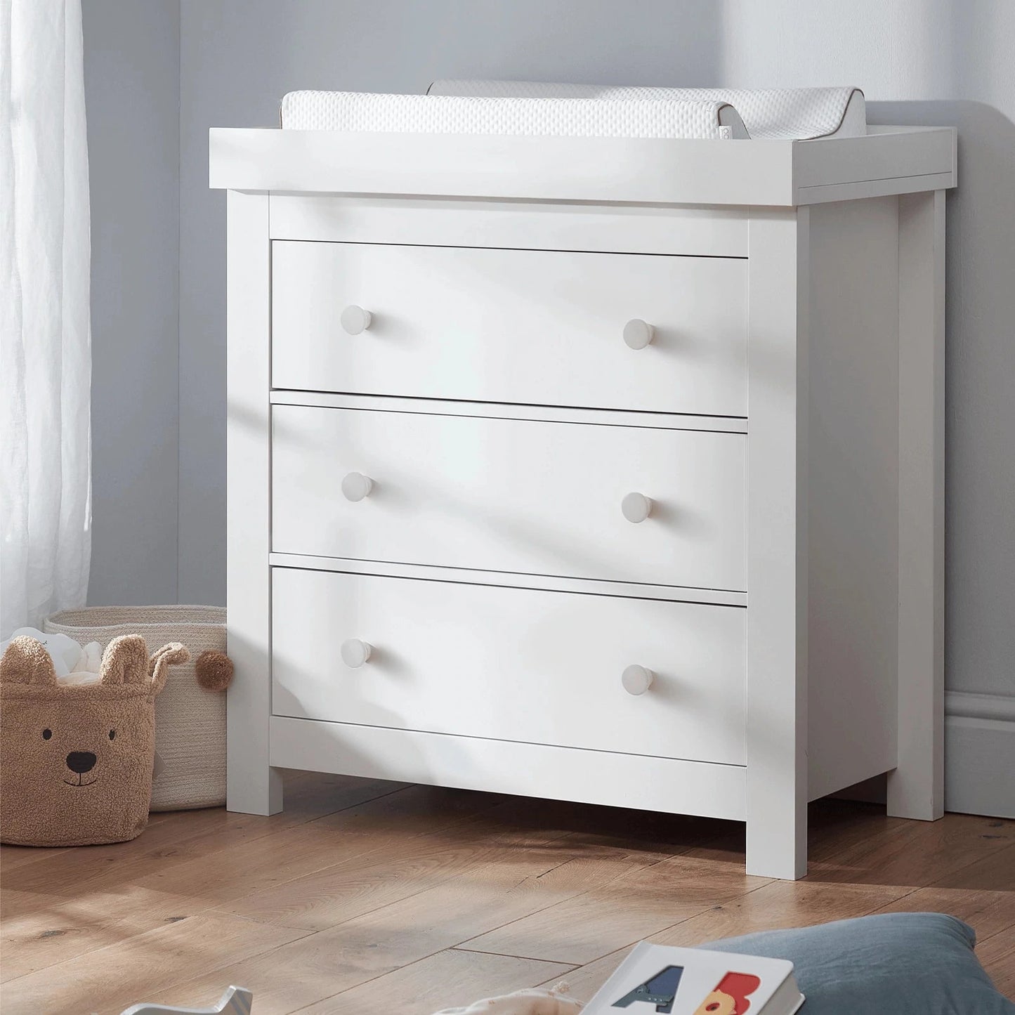 Cuddle Co Aylesbury 3 Piece Nursery Furniture Set (Cot Bed, Dresser & Wardrobe) - White