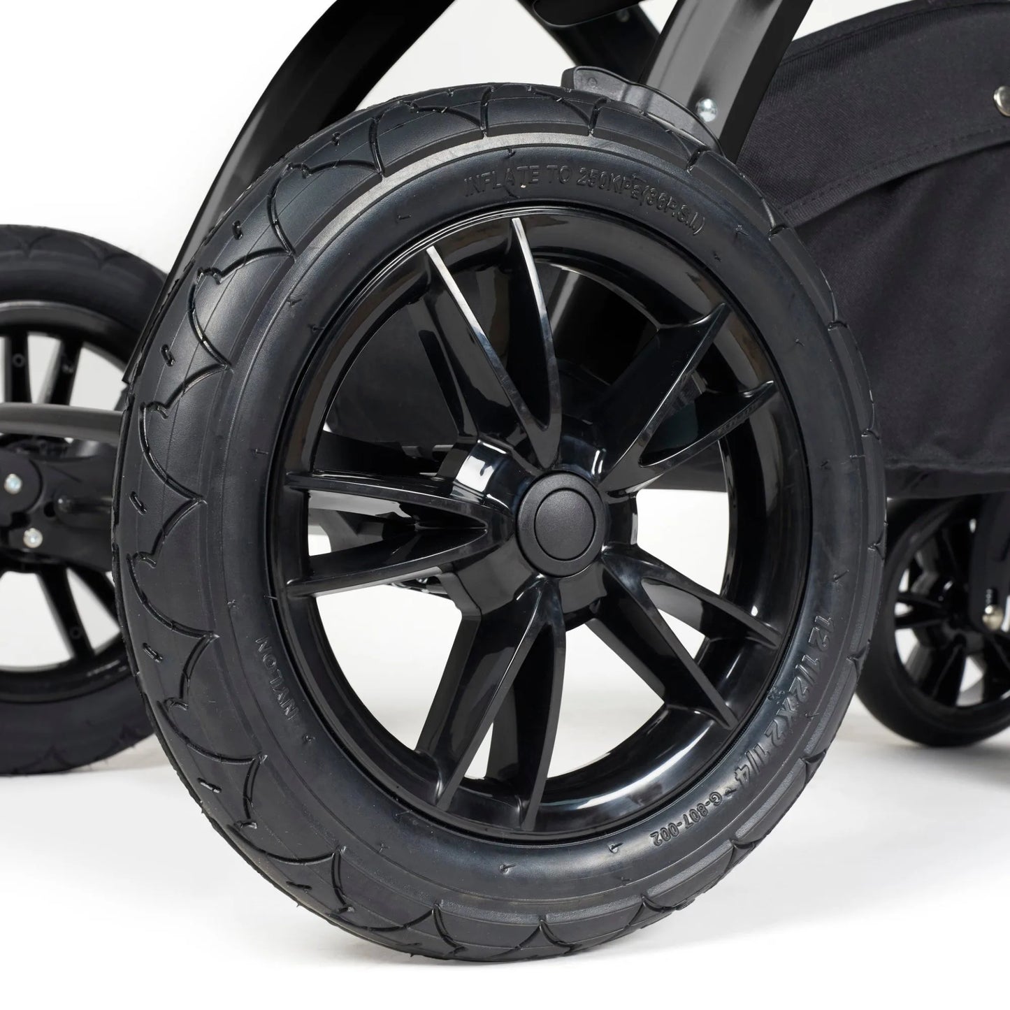 Ickle bubba Stomp Luxe All in One Premium i-Size Travel System with ISOFIX Base *Charcoal Grey  - Black  handle