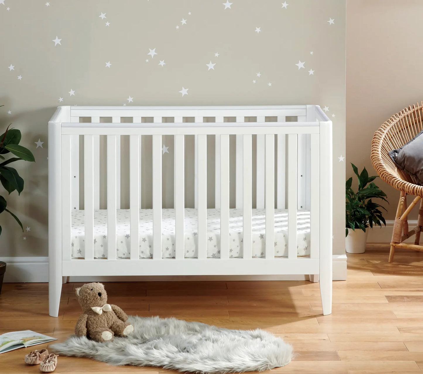 Babymore Iris Cot Bed & cot top changer  -White